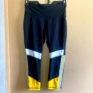 Capri Leggings size M yellow black white athletic wear gym clothes